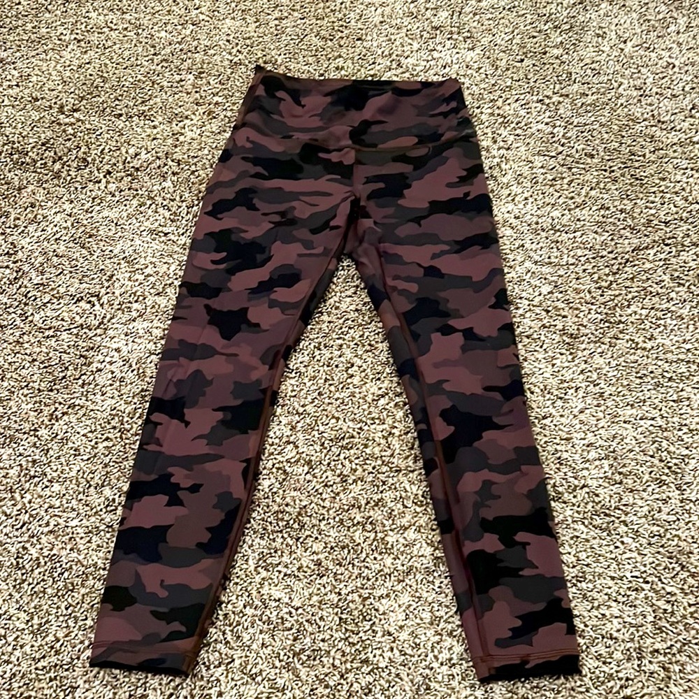 Lululemon Purple Camo Leggings; size 8